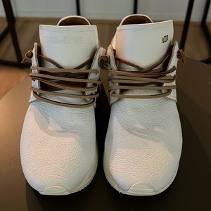 Esse ut Esse white fringe sneakers. Size 35.